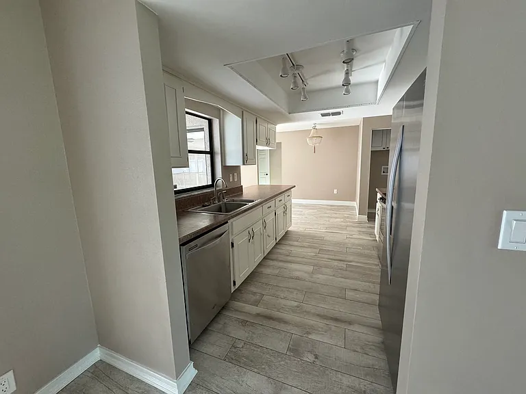 270 Arbor Dr W — Photo 6
