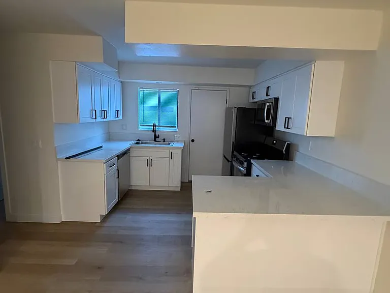 14328 Addison St #5 — Photo 7