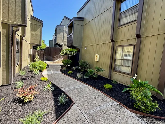 Dela Vina Apartments — Photo 44