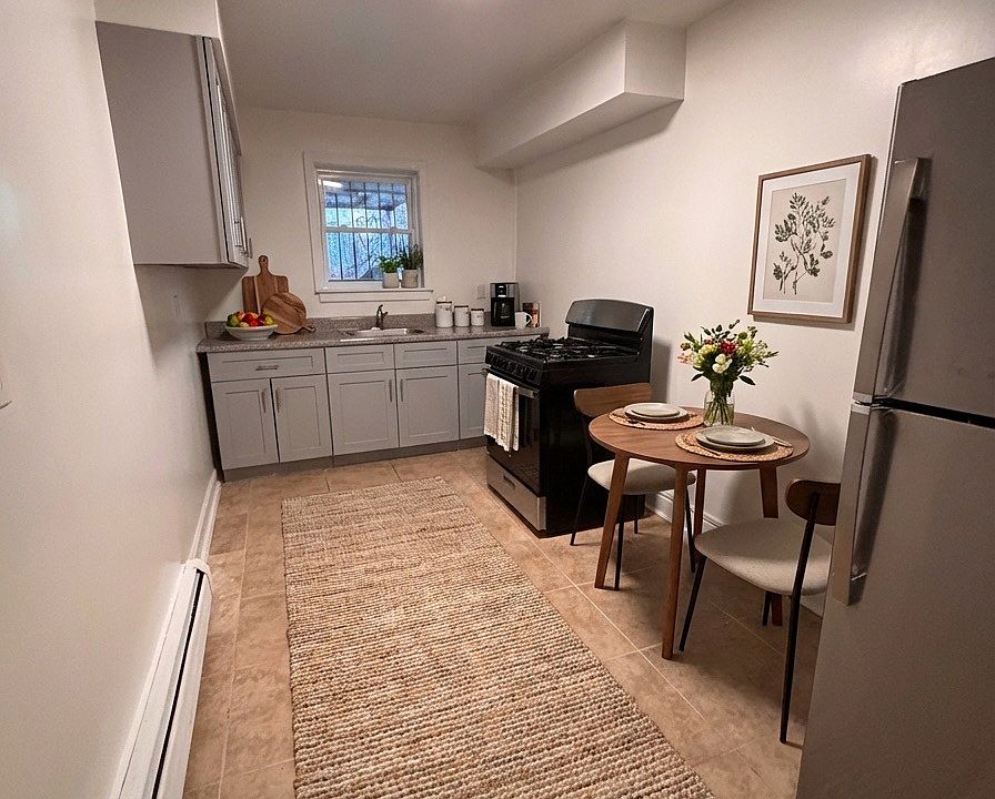 1st image of 2542 Colden Ave Floor 1