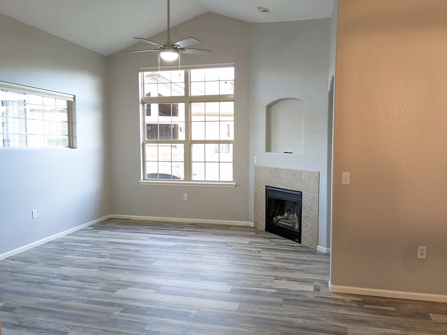 2 bed, 1034 sqft, $2,000 — Photo 2