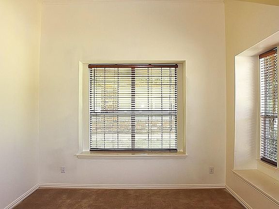 4th image of 527 Winding Forest Dr