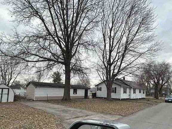 4th image of 1001 E Carpenter St