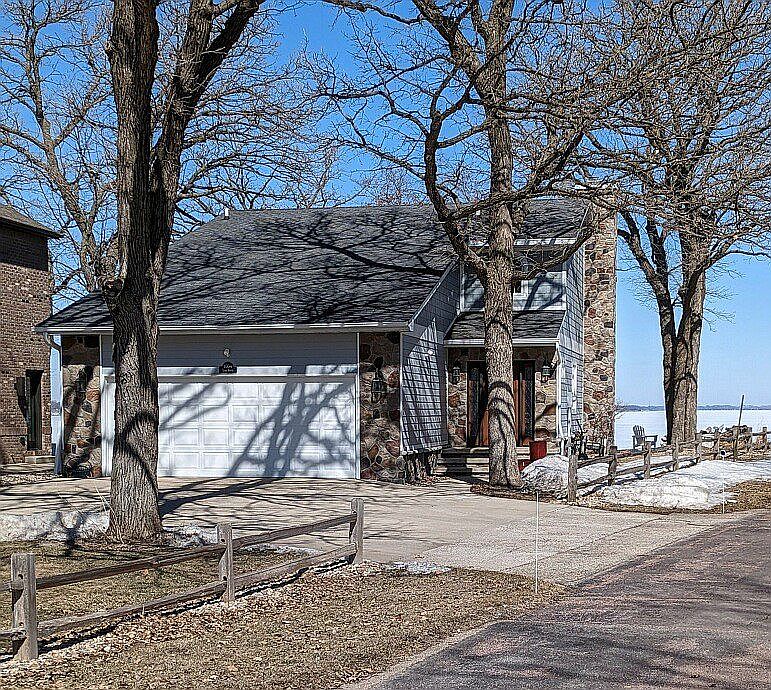 1st image of 1004 Lake St