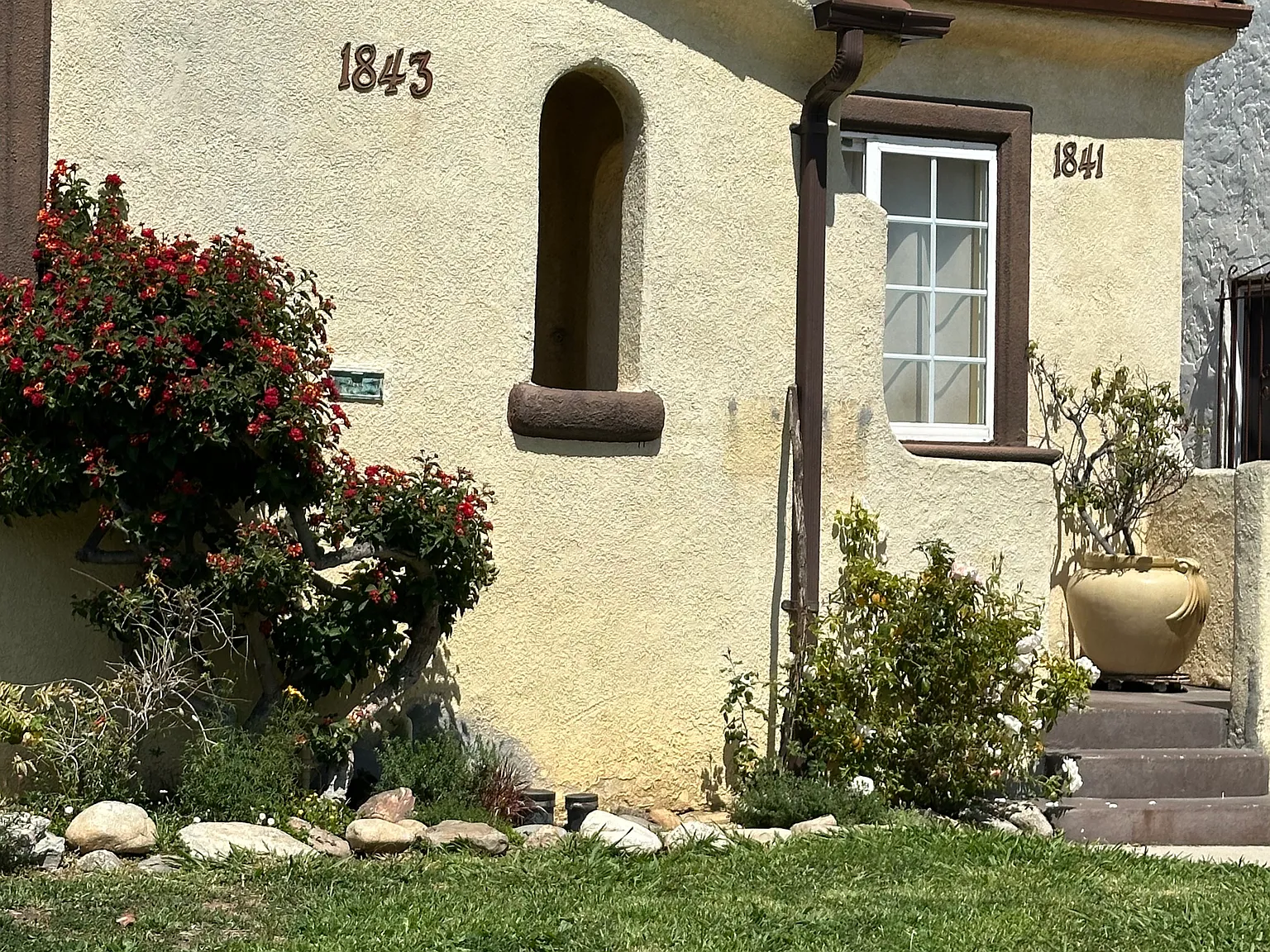 2 bed, 750 sqft, $2,700 — Photo 2