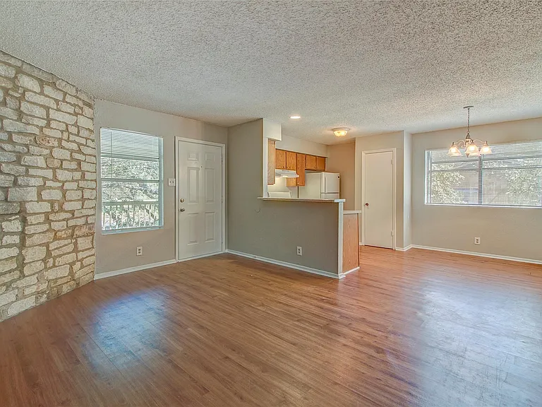 400 Hedgewood Dr #D — Photo 11