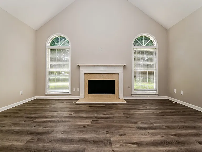 1101 E Shoreview Rd — Photo 3