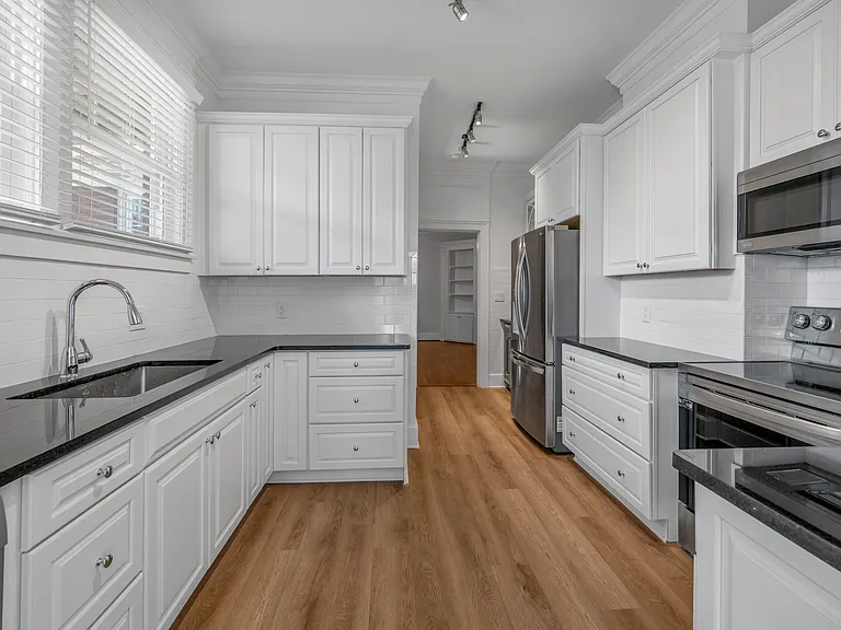 1211 Richmond Rd — Photo 29