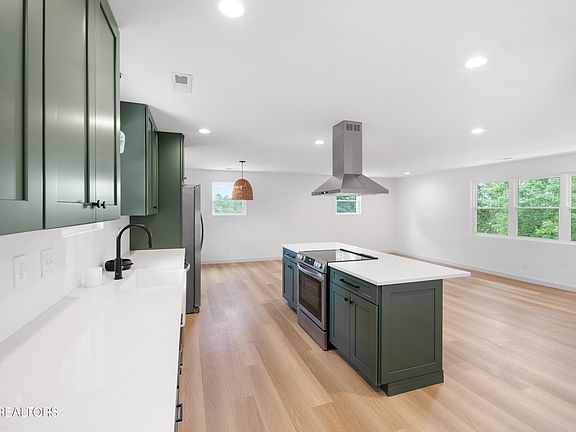 5th image of 7918 Barker Rd