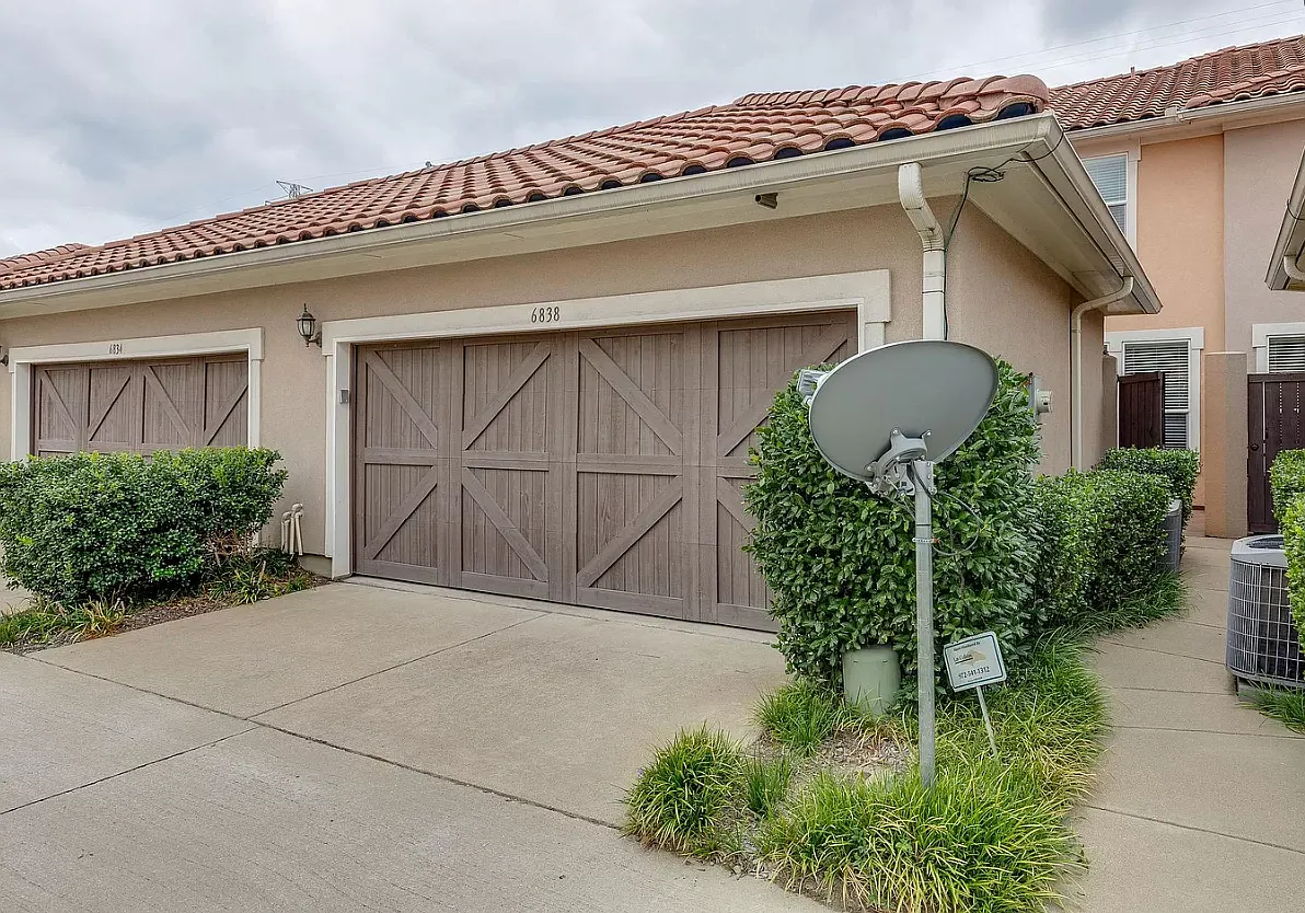 Building Photo - 6838 Oeste Dr
