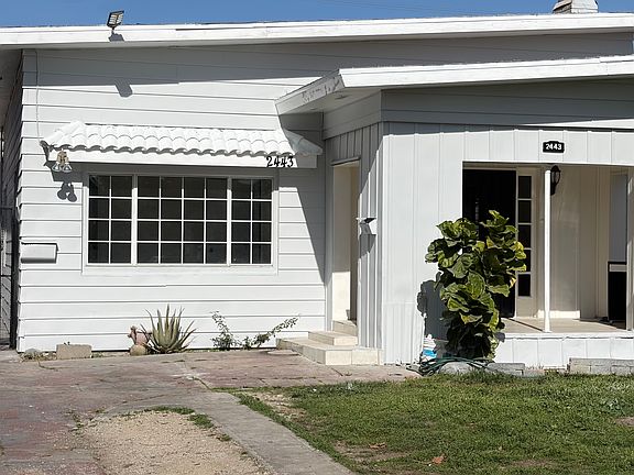5th image of 2443 Olive St #2445