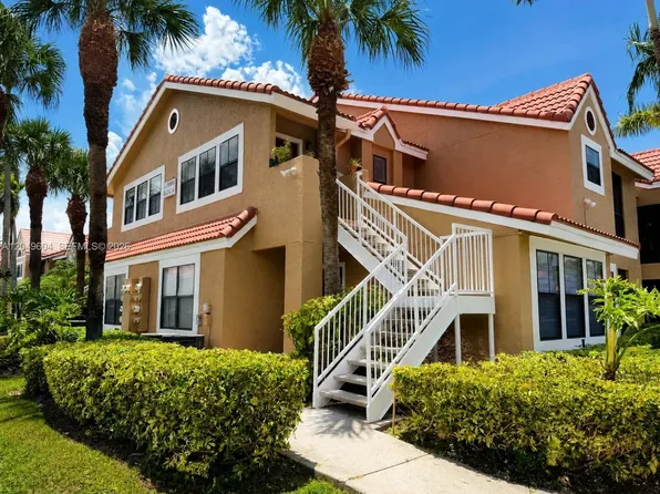 15560 SW 104th Ter APT 611, Miami, FL 33196