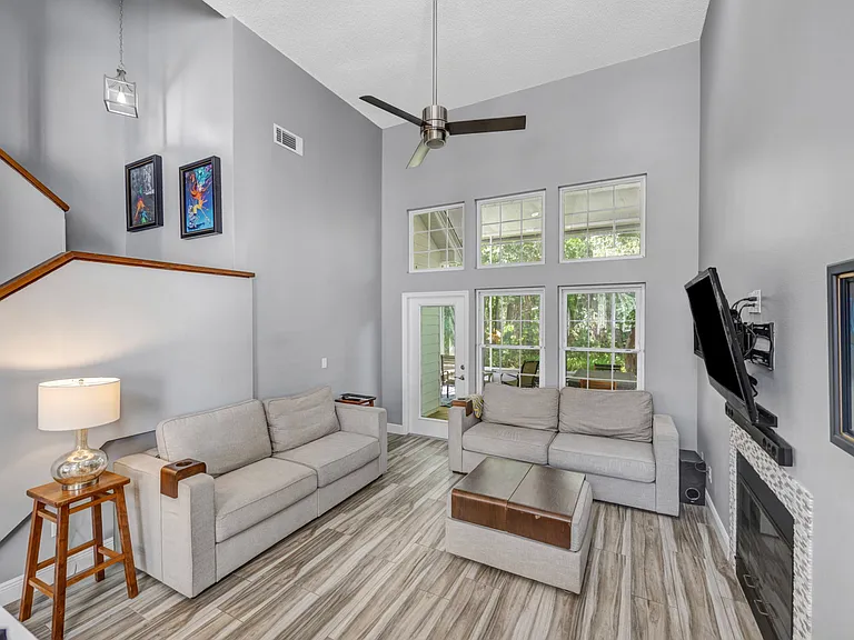 5016 Sterling Manor Dr — Photo 3