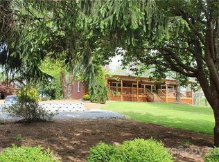 560 Gilreath Loop Rd, Mills River, NC 28759