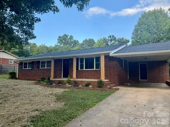 1911 Wall St, Morganton, NC 28655