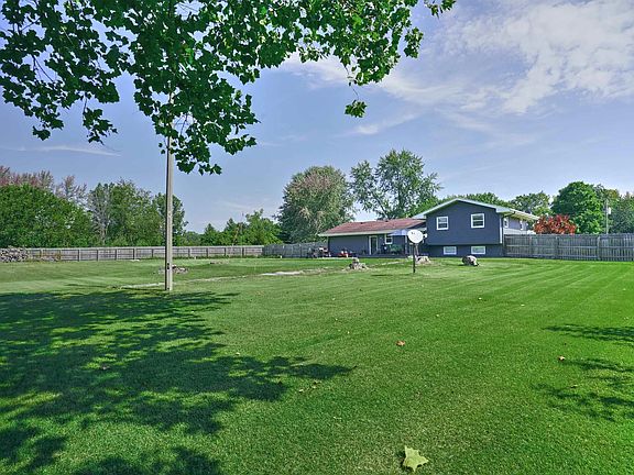 5th image of 51925 Clearwater Ct