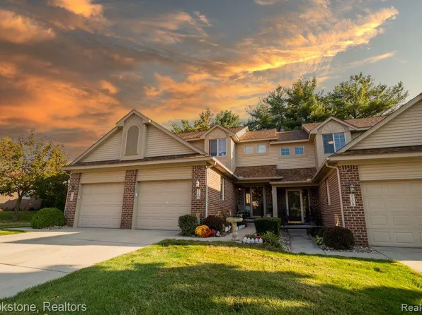 7180 Magnolia Ln, Waterford, MI 48327