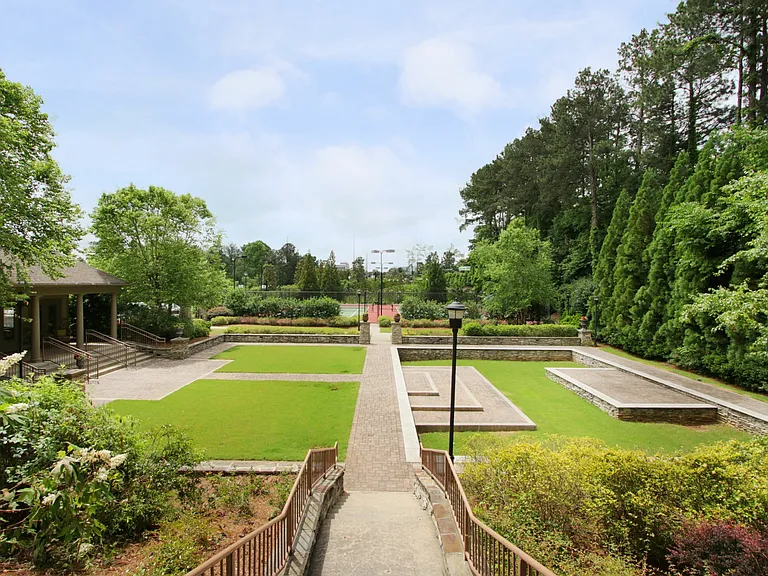 Belmont Place - Courtyard