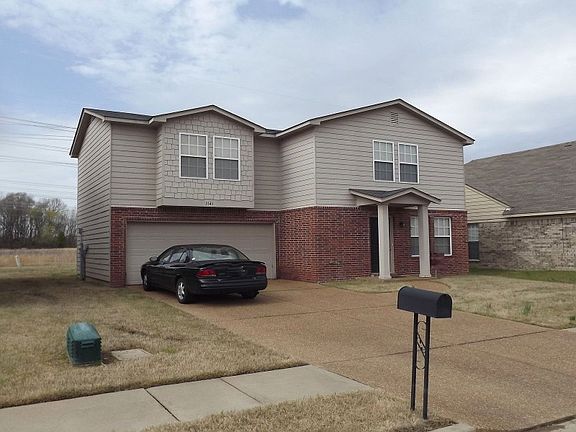3rd image of 2541 Boxford Ln