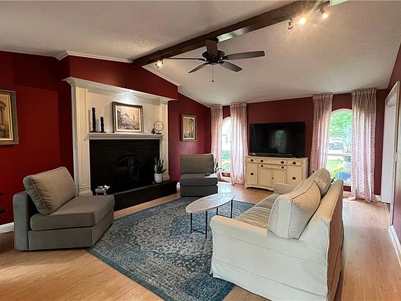 3rd image of 1710 Cambridge Dr