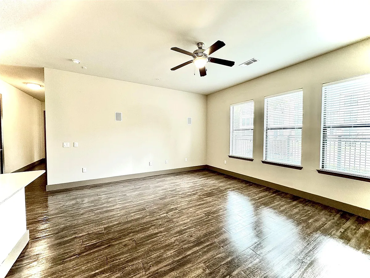 Building Photo - 2033 S Gessner Rd #2108