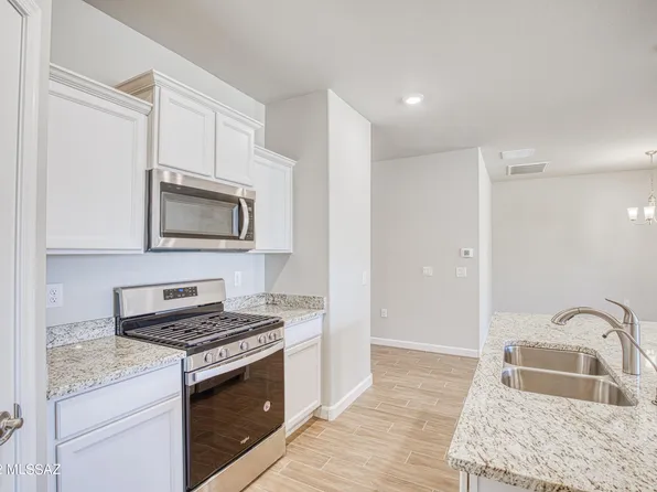8844 W Red Spike Ice Dr, Marana, AZ 85653