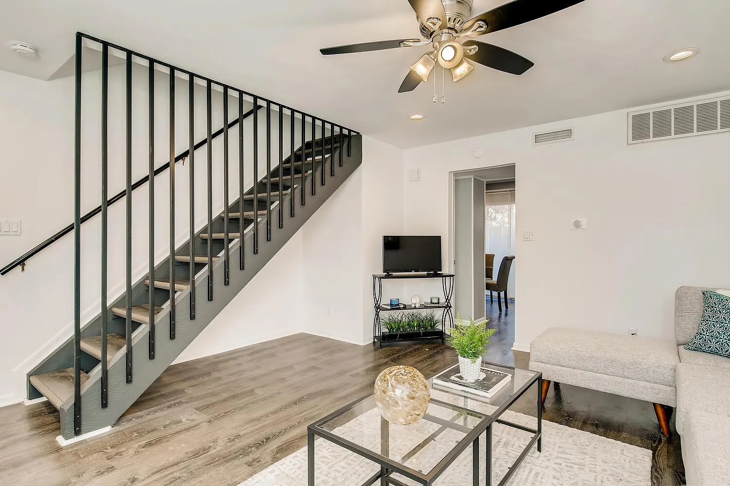 2 bed, 1.5 bath, 1000 sqft, $1,950 — Photo 4