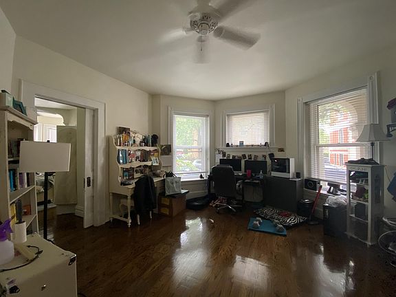 4th image of 419 Warren Cres #6