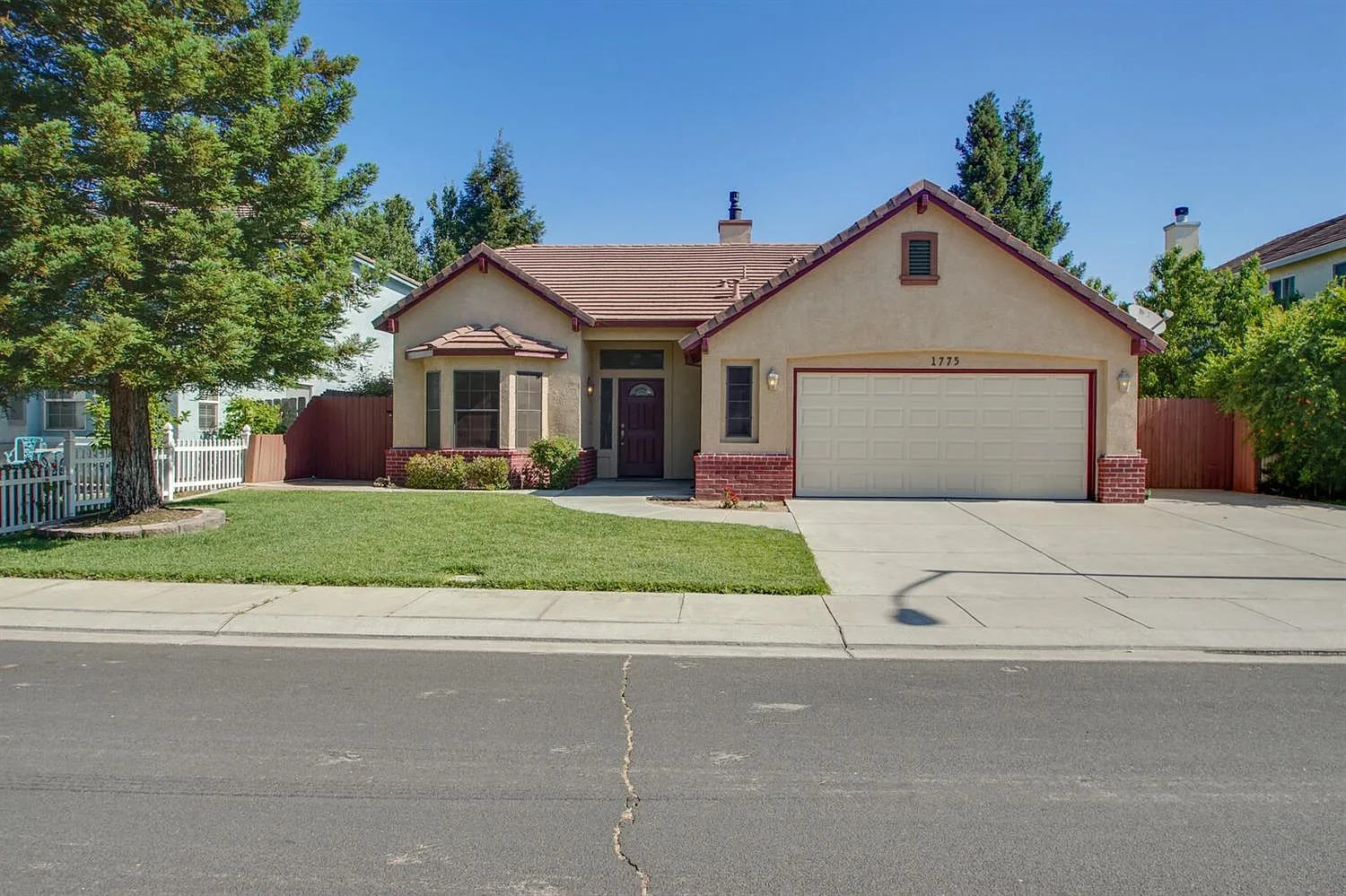 1775 Winchester Dr photo 1