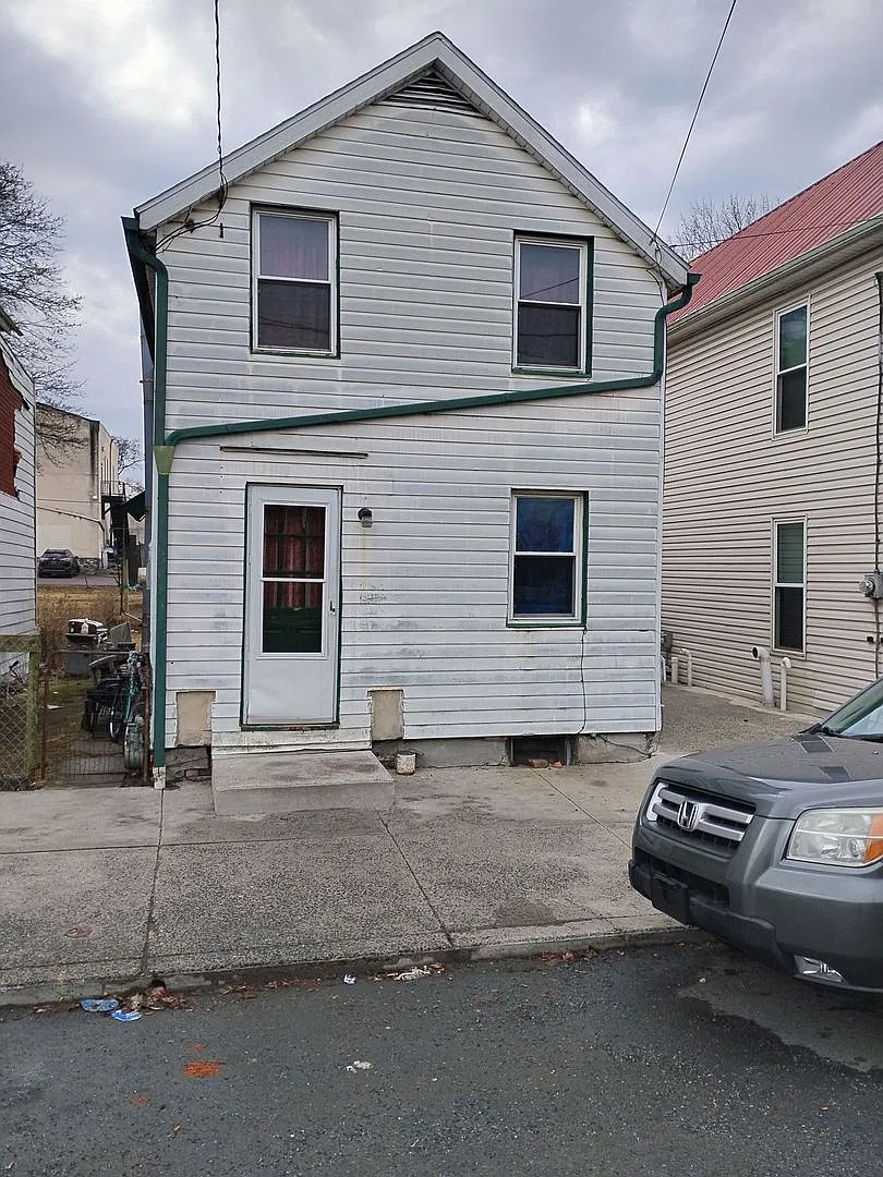 2-bedroom, 1-bathroom single-family home located in Chambersburg Borough — Photo 1