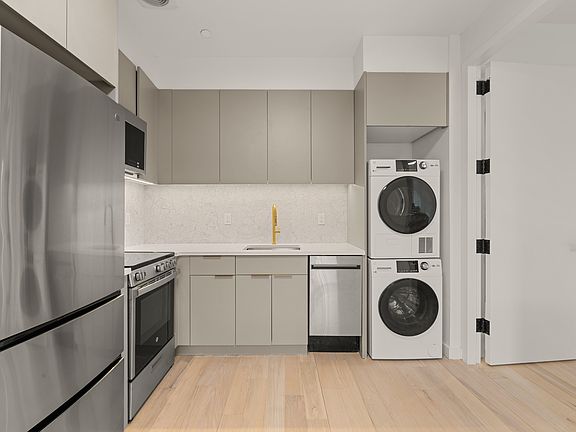4th image of 533 Grand St #1F