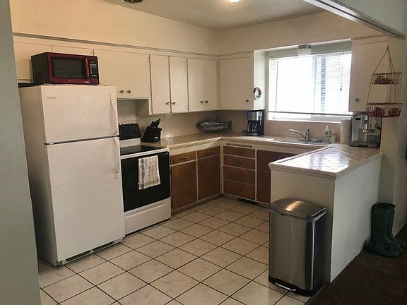 2nd image of 861 E Fairmont Cir APT 3