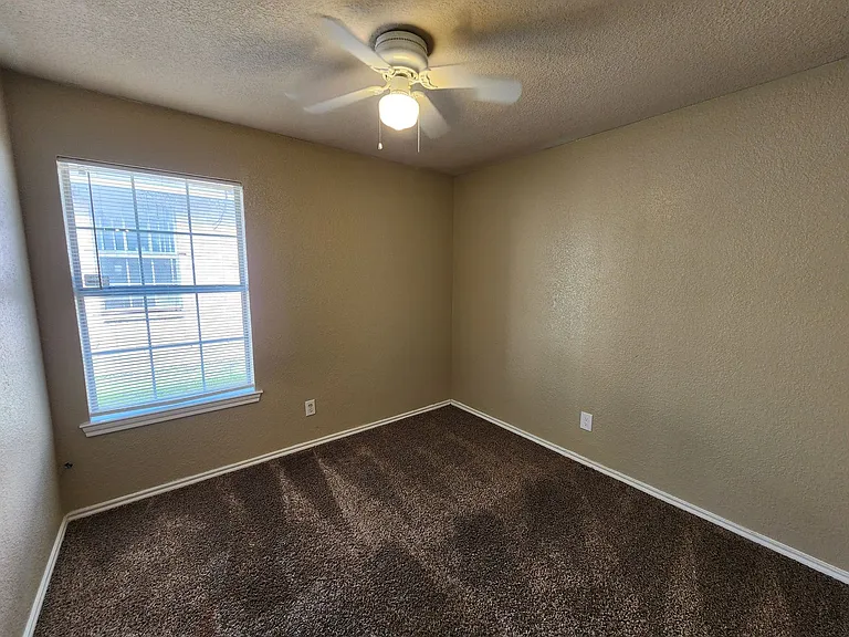 Roomy 3 Bedroom Duplex In S. Fort Worth — Photo 14