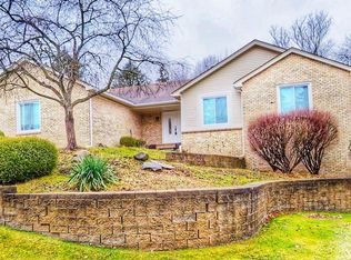 915 Stanford Cir, Rochester Hills, MI 48309