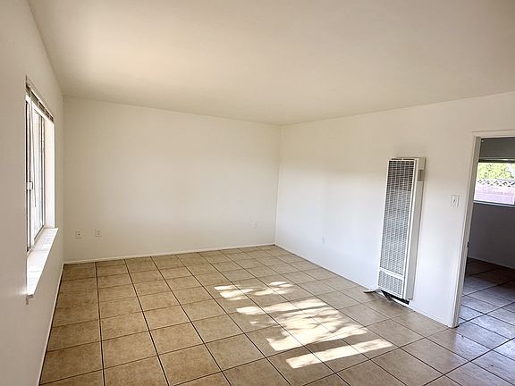 3rd image of 24458 Myers Ave