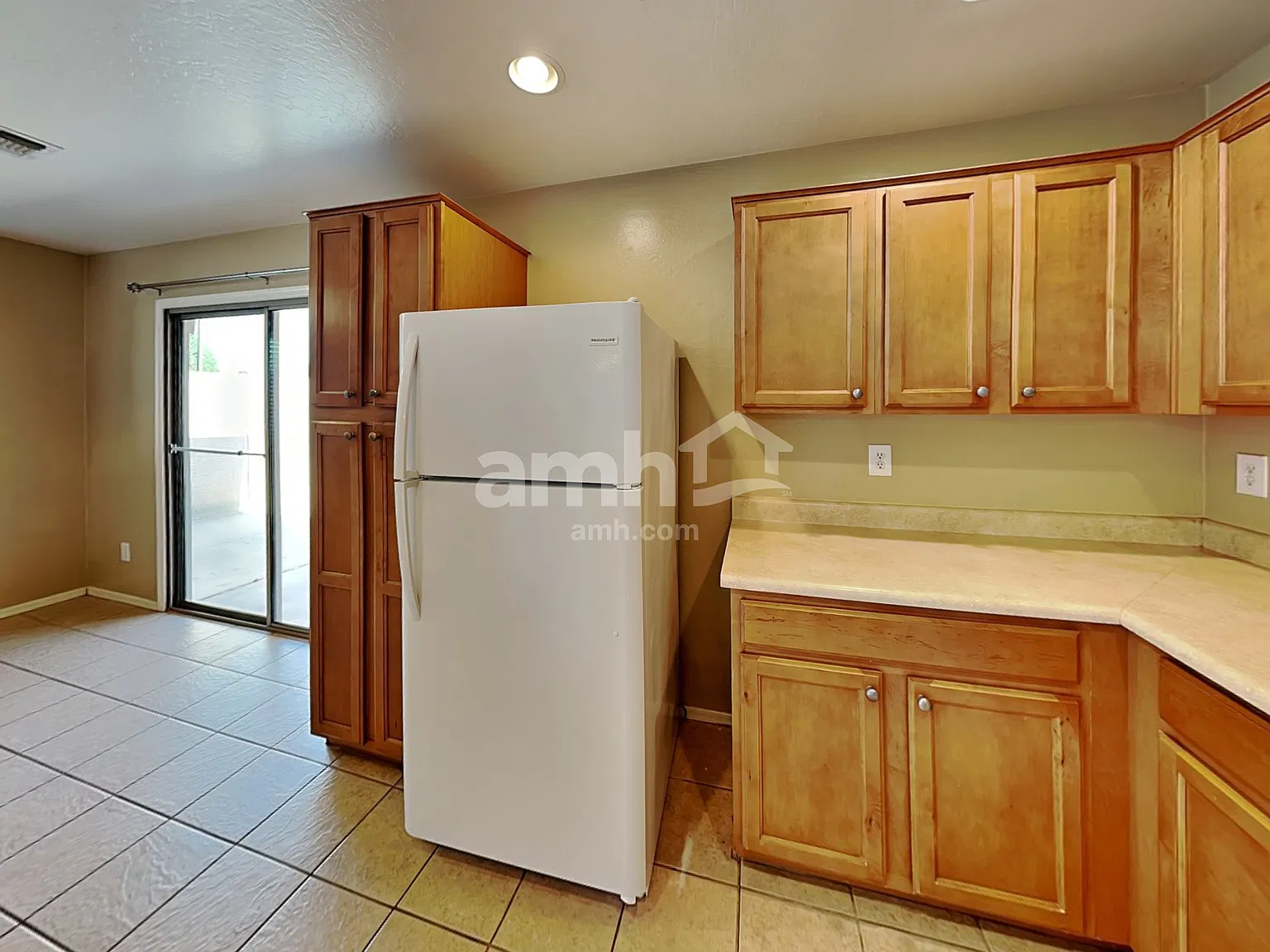 4 bed, 2.0 bath, 1460 sqft, $1,800 — Photo 4