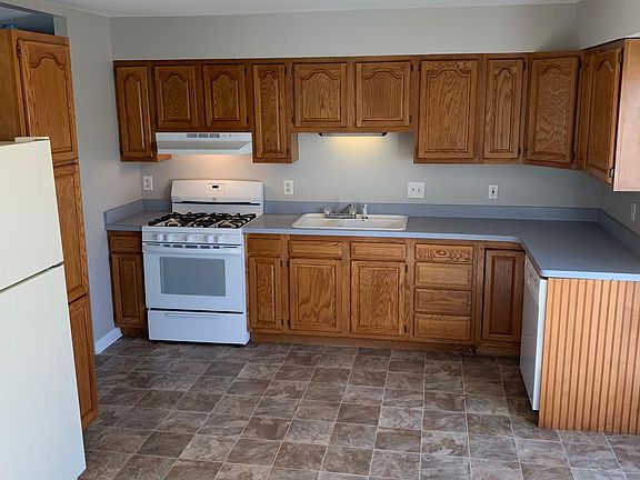 2nd image of 315 Hillside Dr