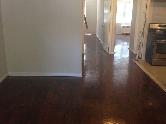 5th image of 2330 Holland Ave APT 1