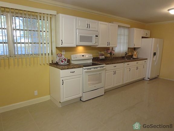 3rd image of 931 NW 137th St