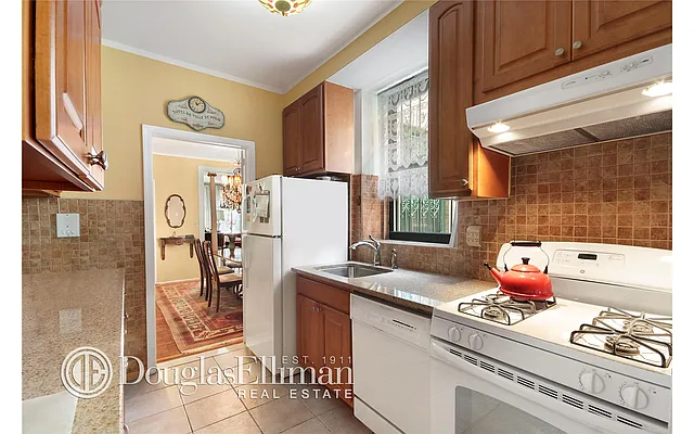 Sold by Douglas Elliman | media 18