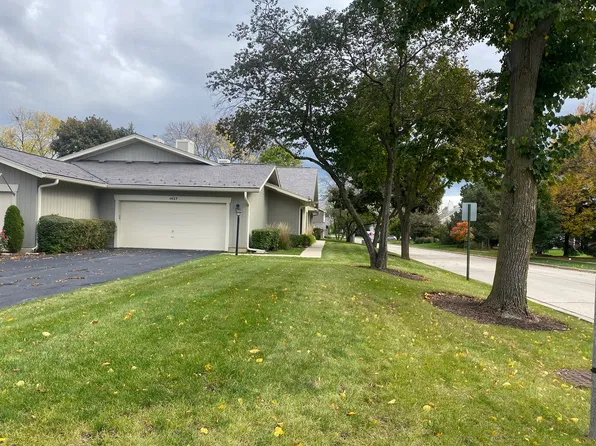 1427 James Ct, Libertyville, IL 60048