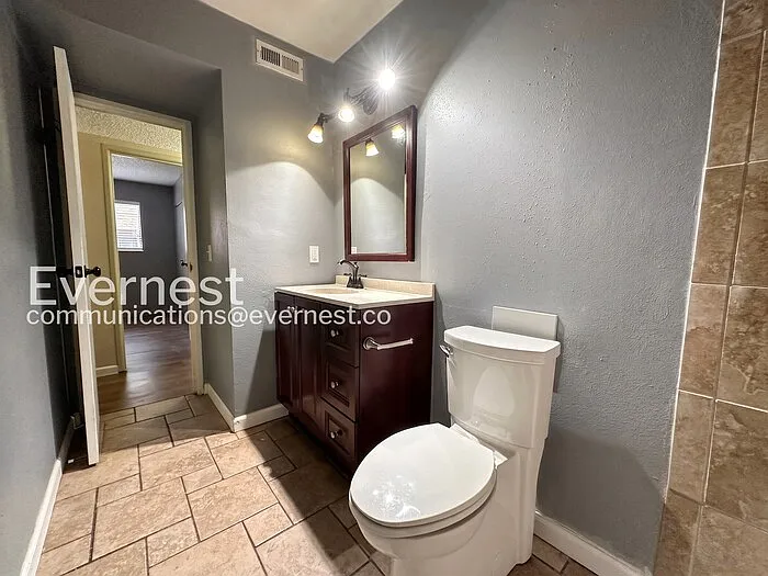 427 Wright St #108 — Photo 6