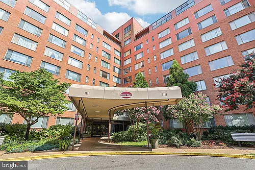 1111 Arlington Blvd #431 Photo 1