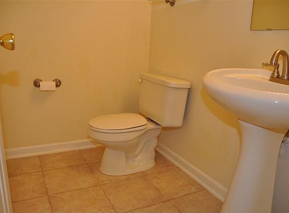 5th image of 15253 Pangborn Pl