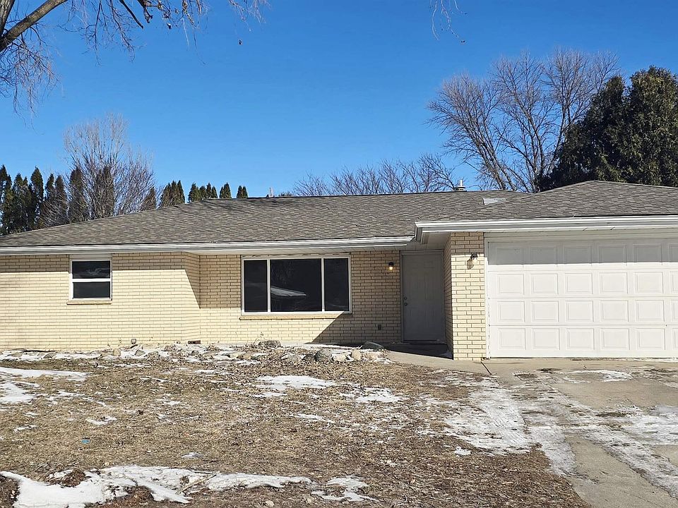 1st image of 11 Parkwood Pl
