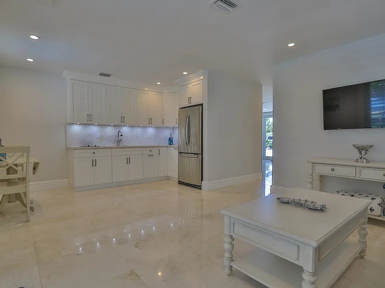 128 Leoni Dr — Photo 6