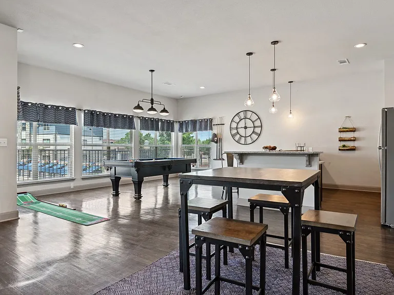 Riverside Apartments — Photo 17