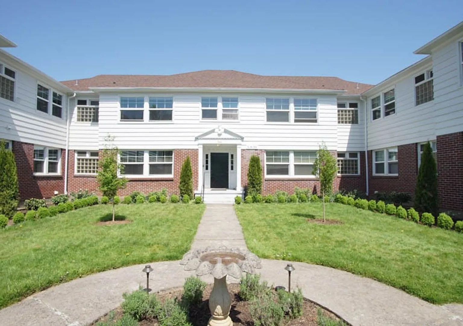 Irvington: Spacious 2 Bdr w/Hardwoods, Built-ins + Charm! — Photo 2