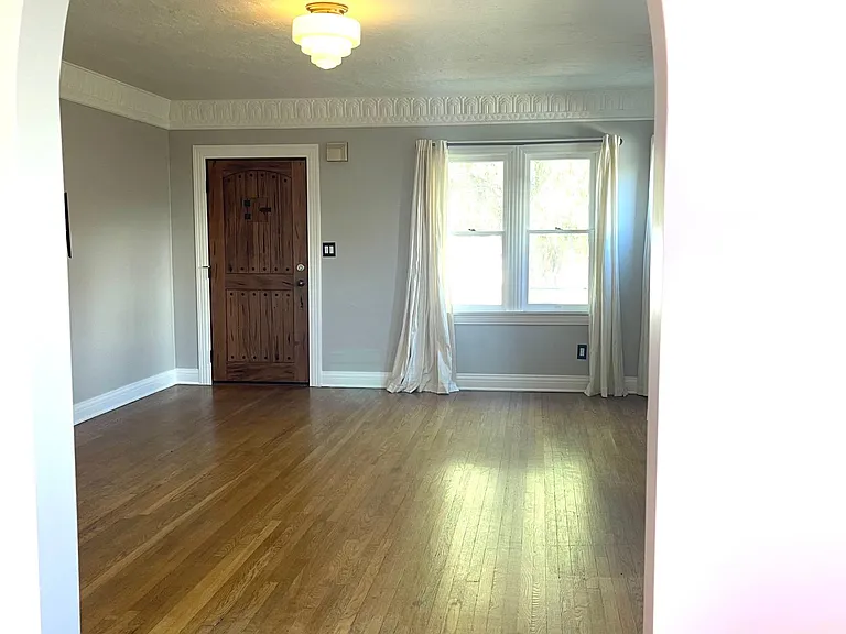 1016 E 36th St — Photo 15