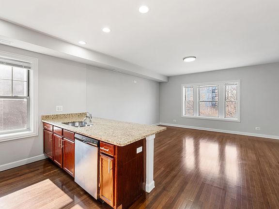 4th image of 7357-67 N Ashland Ave #73573